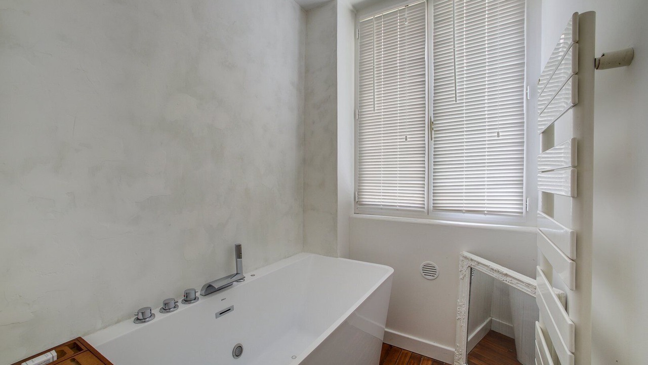 Photo of Bathroom in 10th Arrondissement