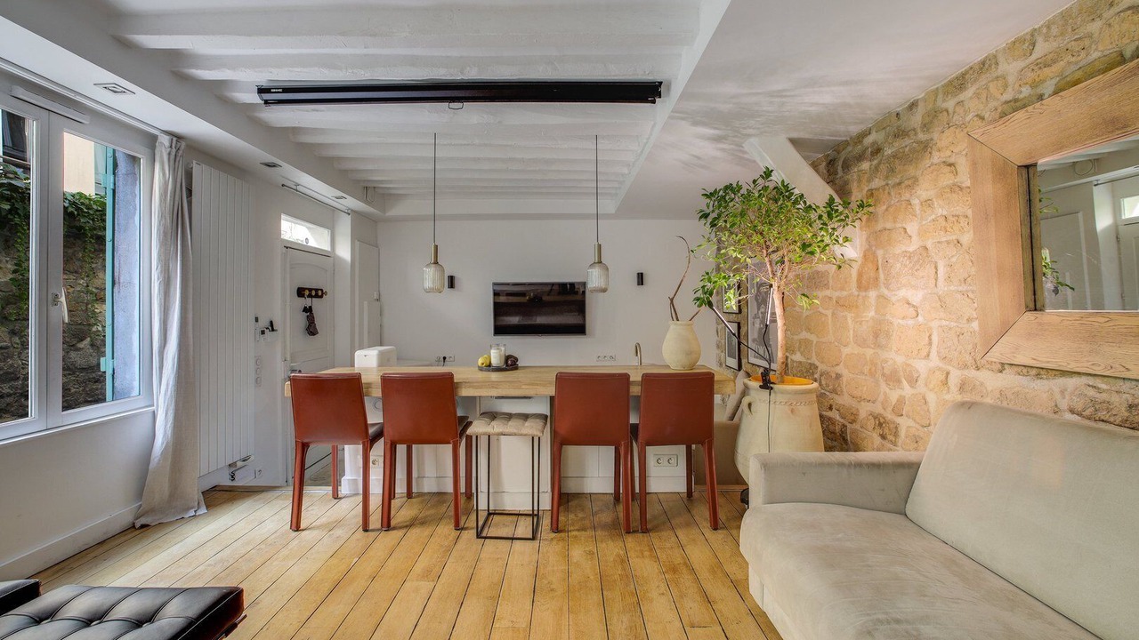 Photo of Livingroom in 10th Arrondissement