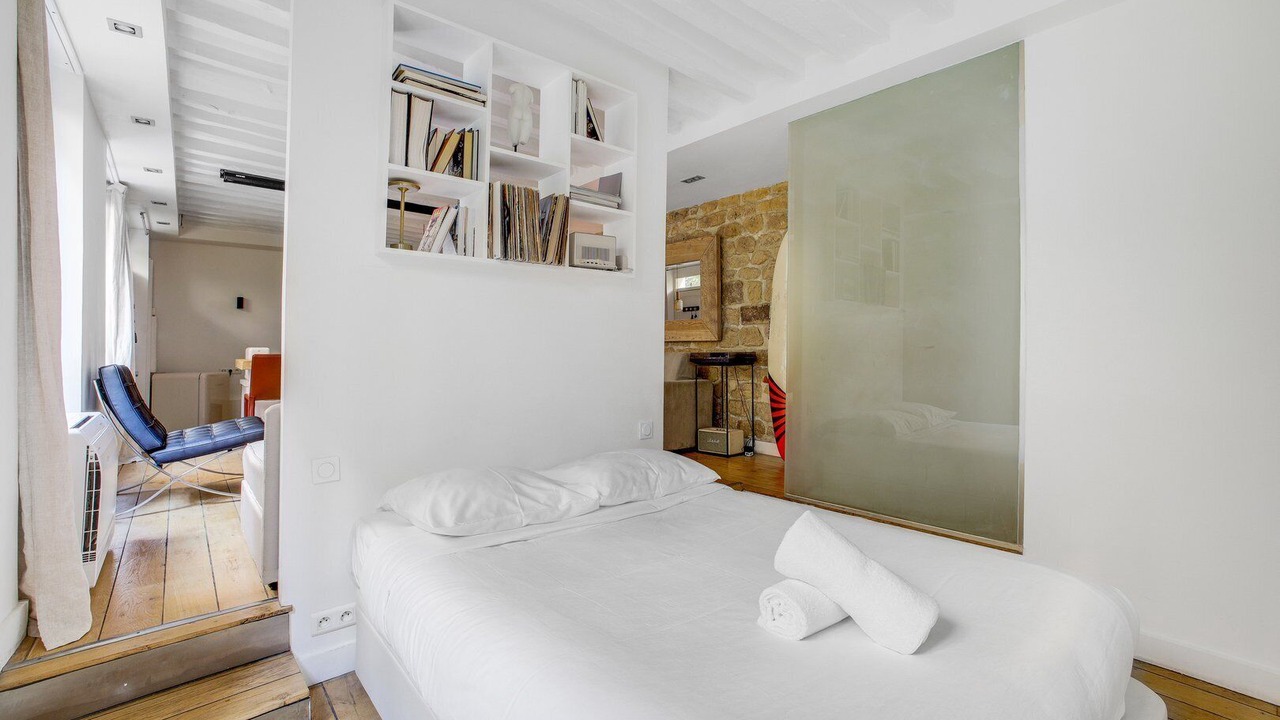 Photo of Bedroom in 10th Arrondissement