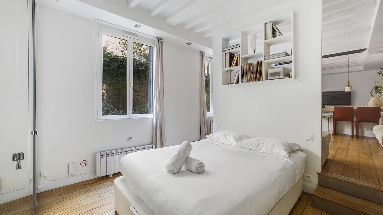 Photo of Bedroom in 10th Arrondissement