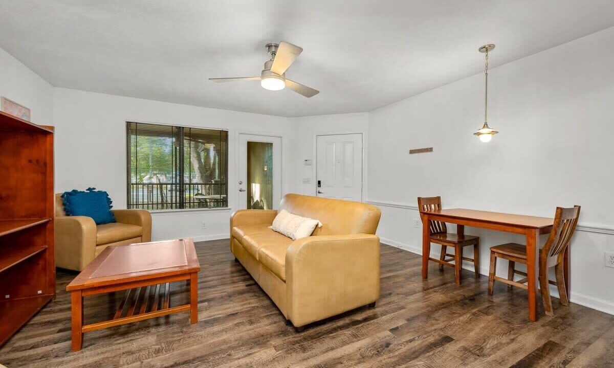 Photo of Livingroom in Lutz