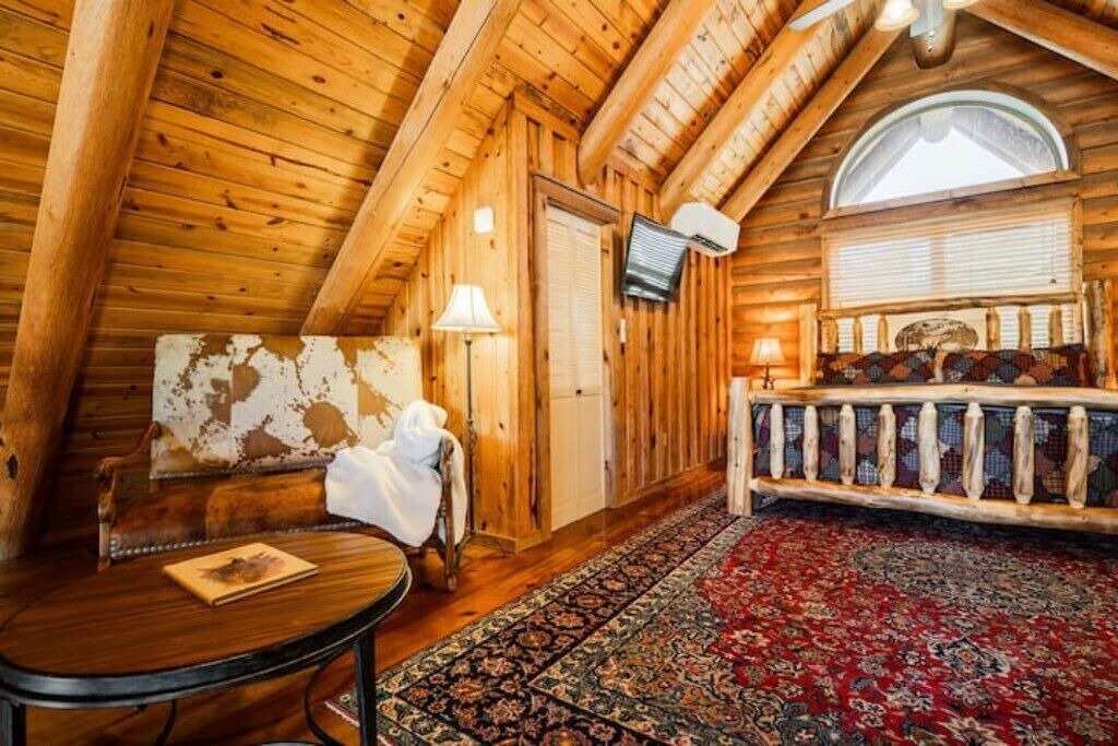 Photo of Bedroom in Lone Rock