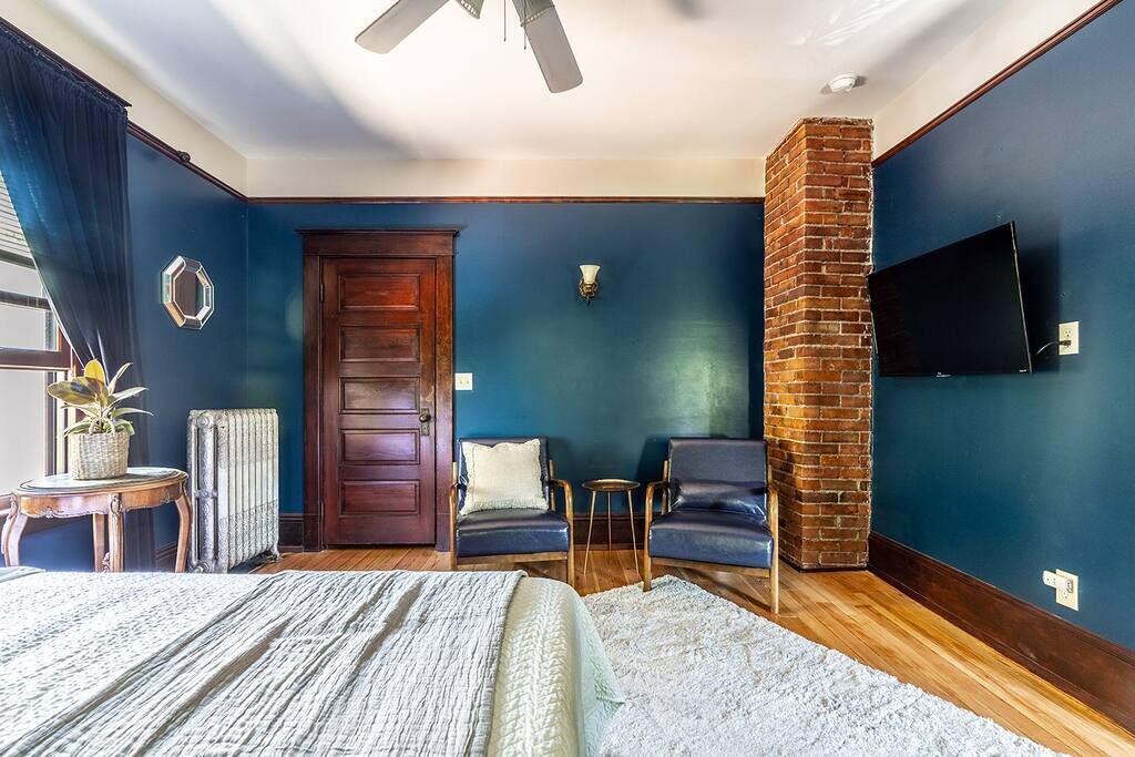 Photo of Bedroom in Broadway