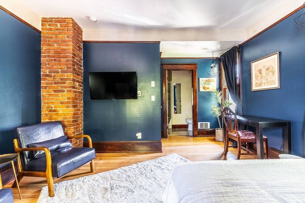 Photo of Bedroom in Broadway