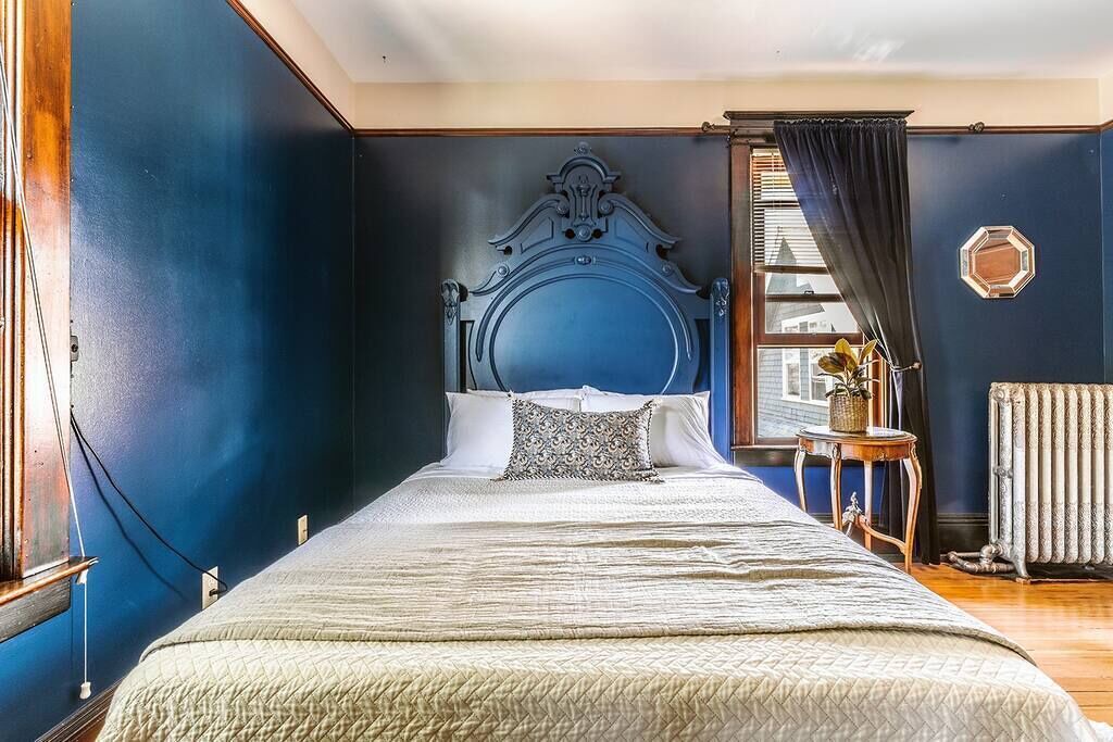 Photo of Bedroom in Broadway