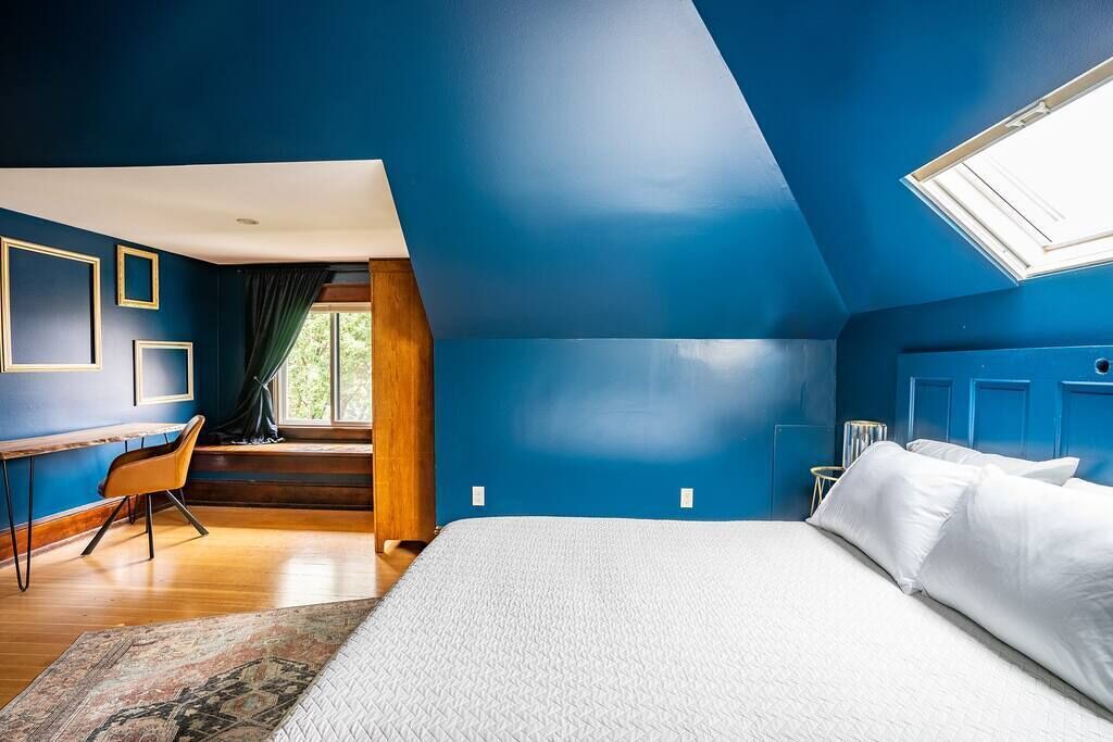 Photo of Bedroom in Broadway