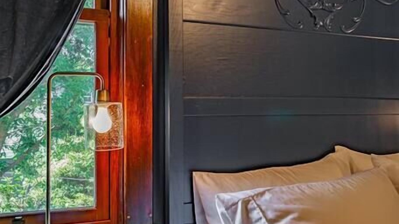 Photo of Bedroom in Broadway