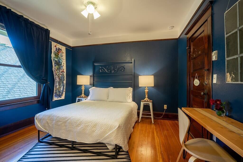 Photo of Bedroom in Broadway