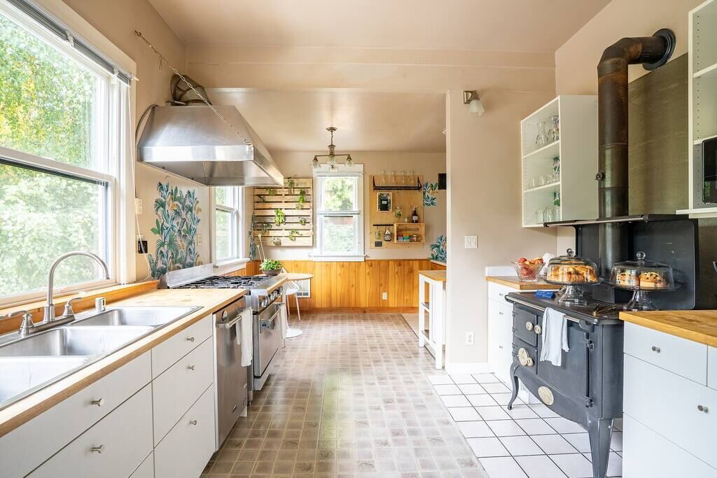 Photo of Kitchen in Broadway