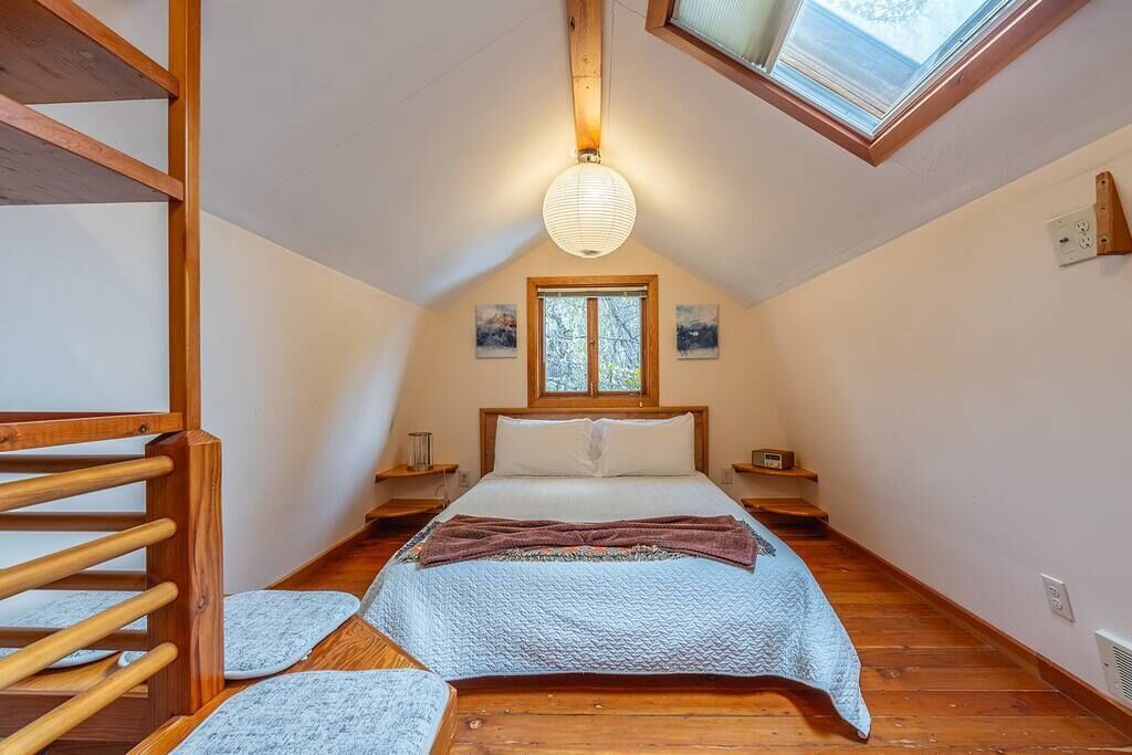 Photo of Bedroom in Broadway