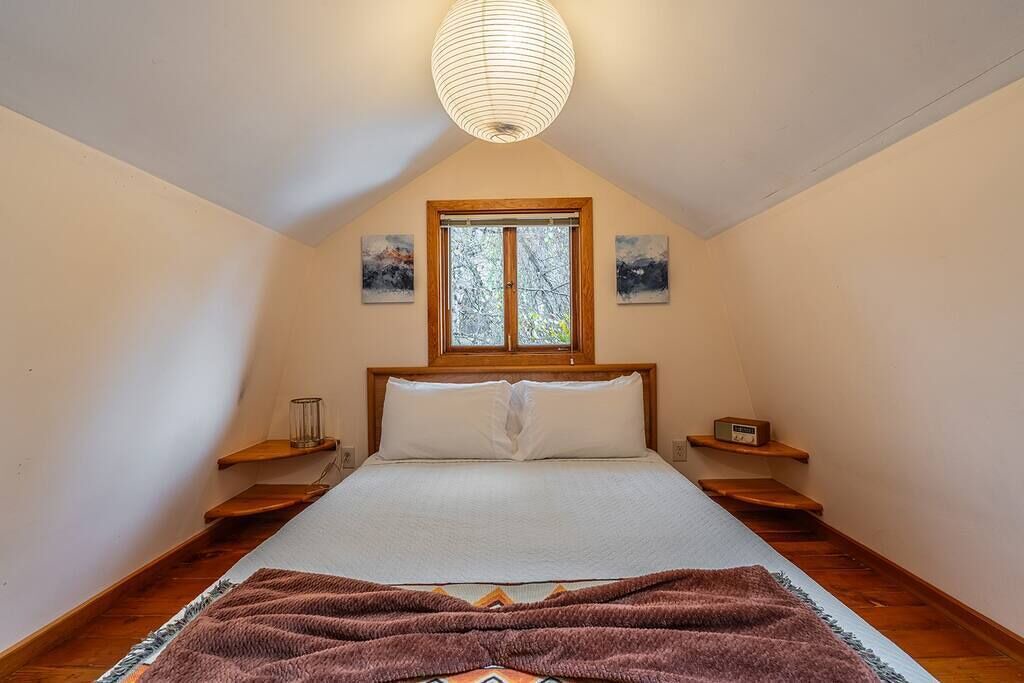 Photo of Bedroom in Broadway