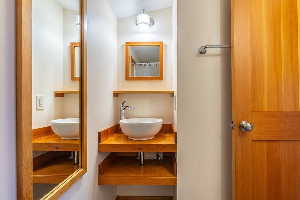 Photo of Bathroom in Broadway