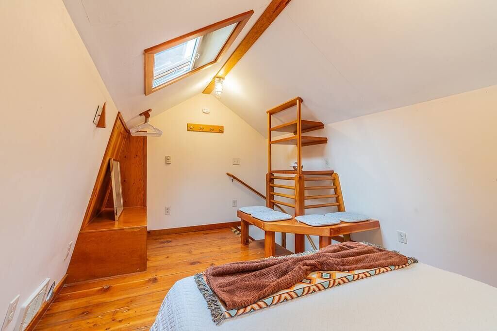 Photo of Bedroom in Broadway