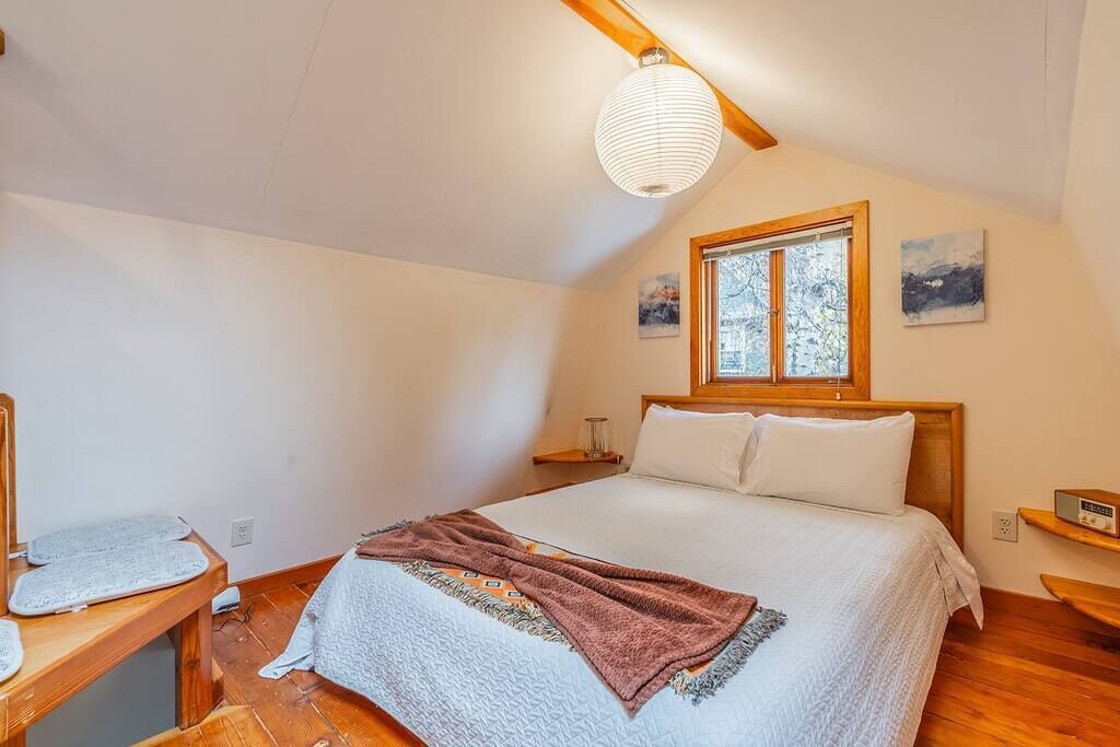 Photo of Bedroom in Broadway