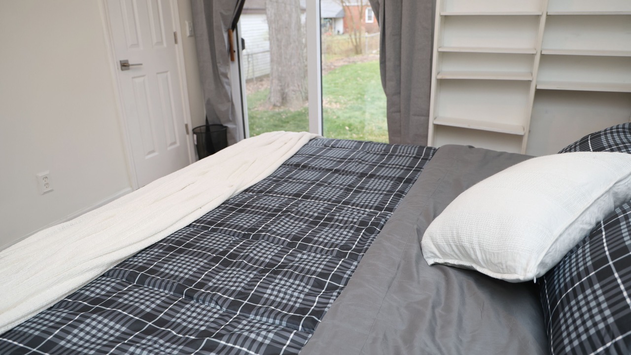 Photo of Bedroom in Dearborn Heights