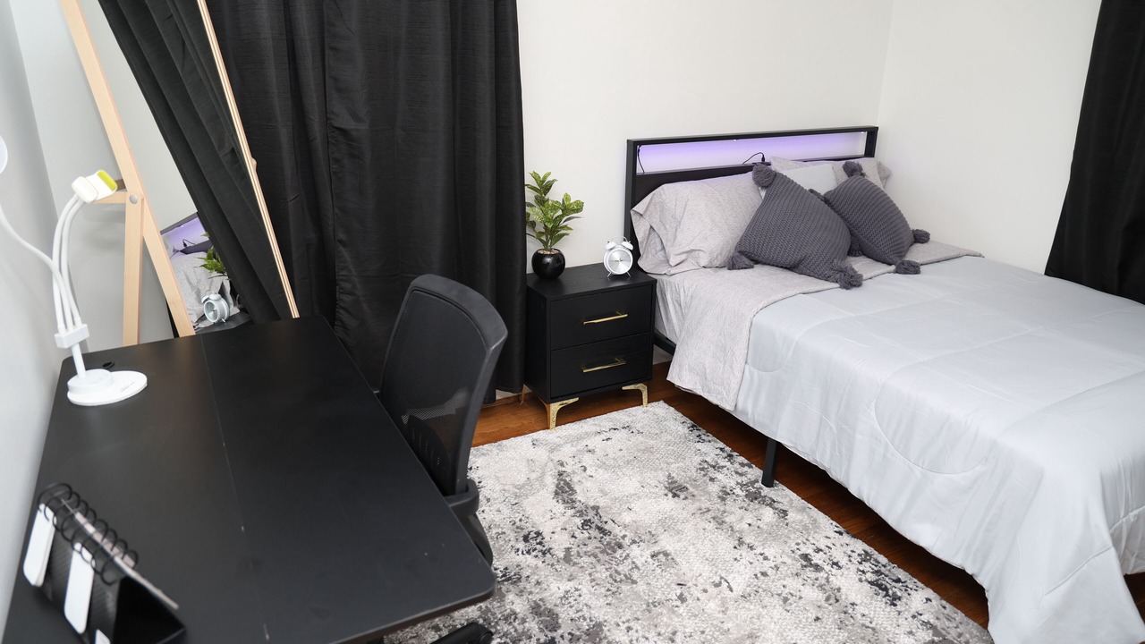 Photo of Bedroom in Dearborn Heights