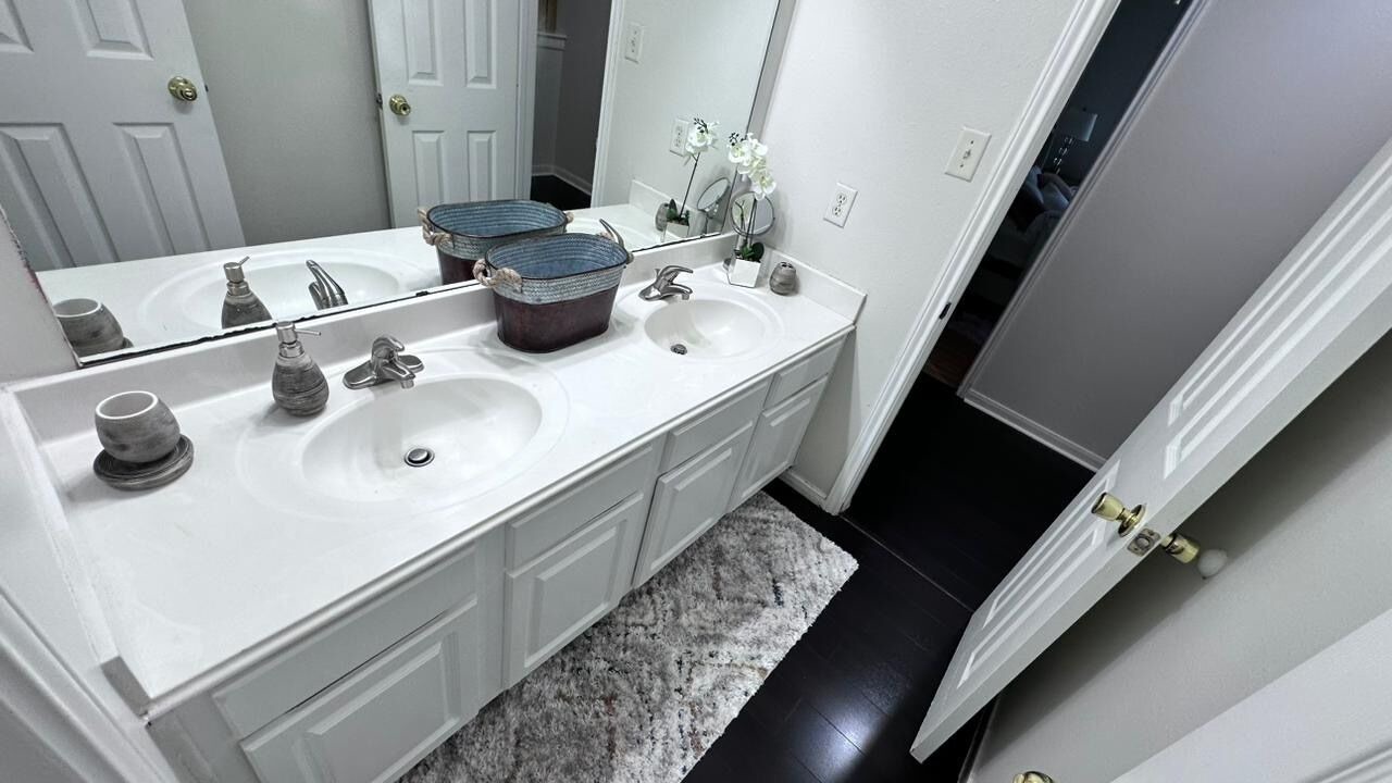 Photo of Bathroom in FM 1960