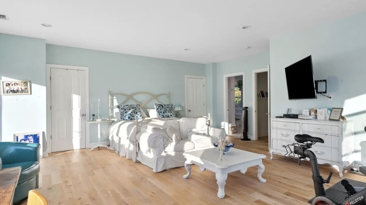 Photo of Others in Center Moriches