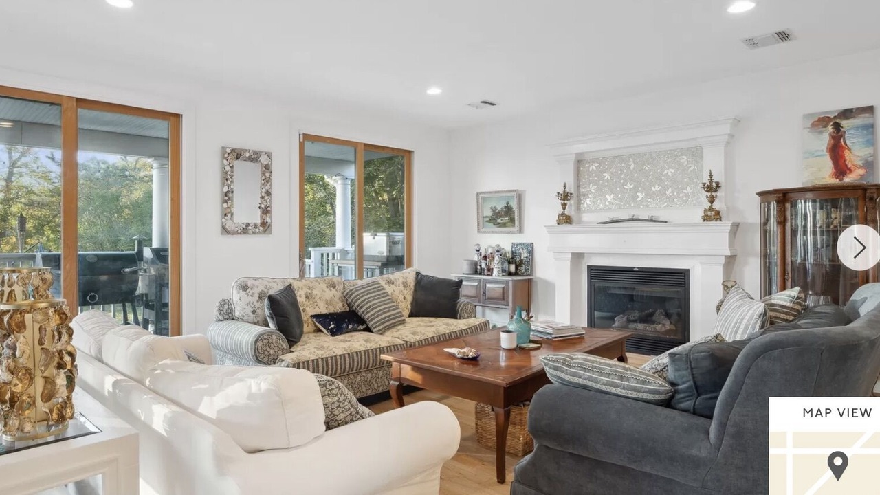 Photo of Livingroom in Center Moriches