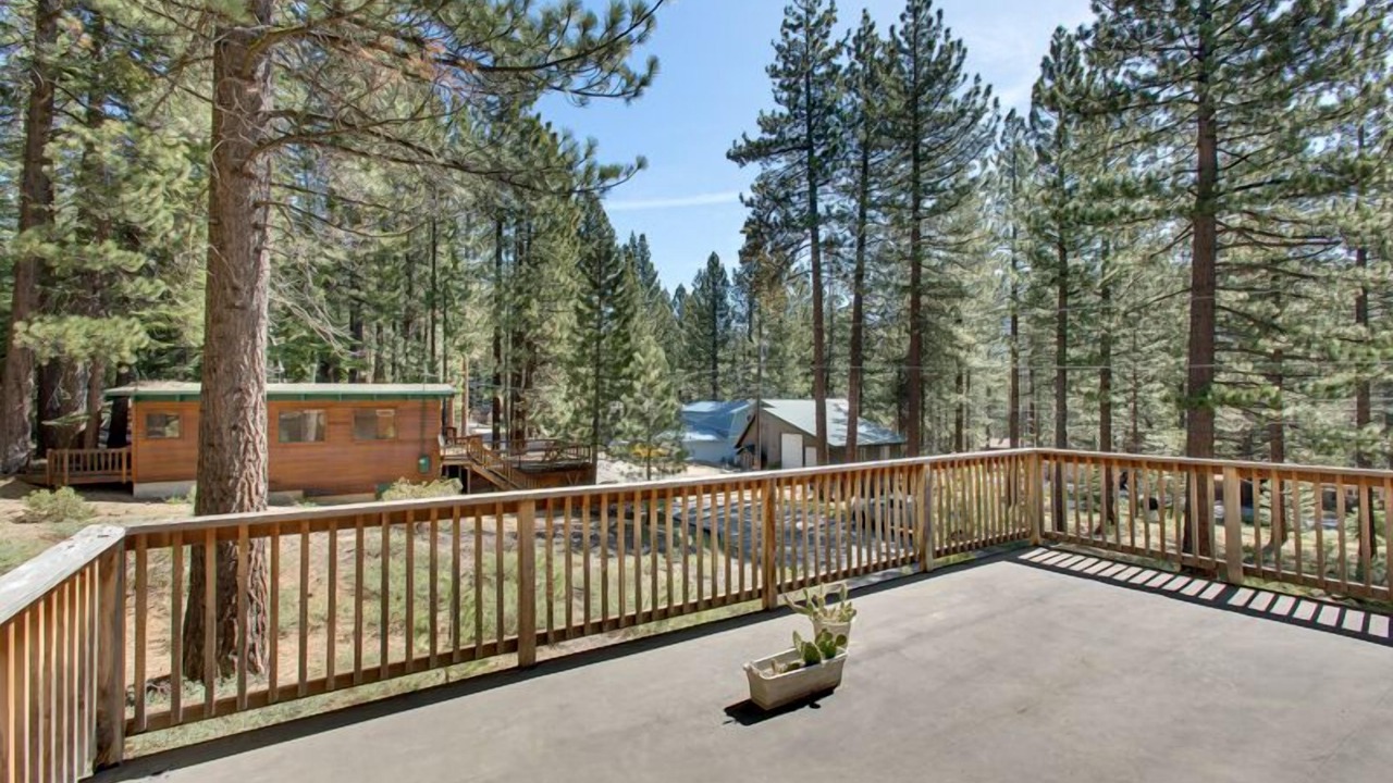Photo of Bedroom in Country Club Estates