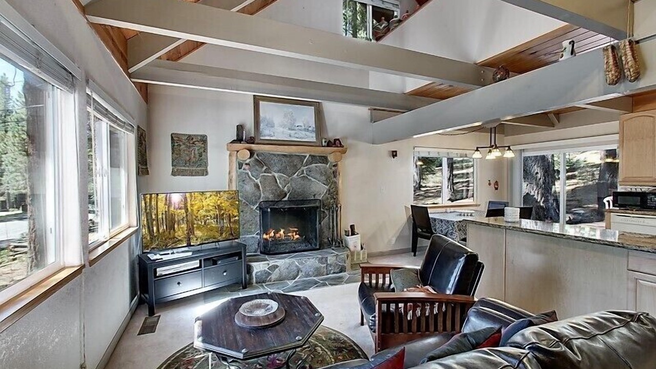Photo of Livingroom in Country Club Estates
