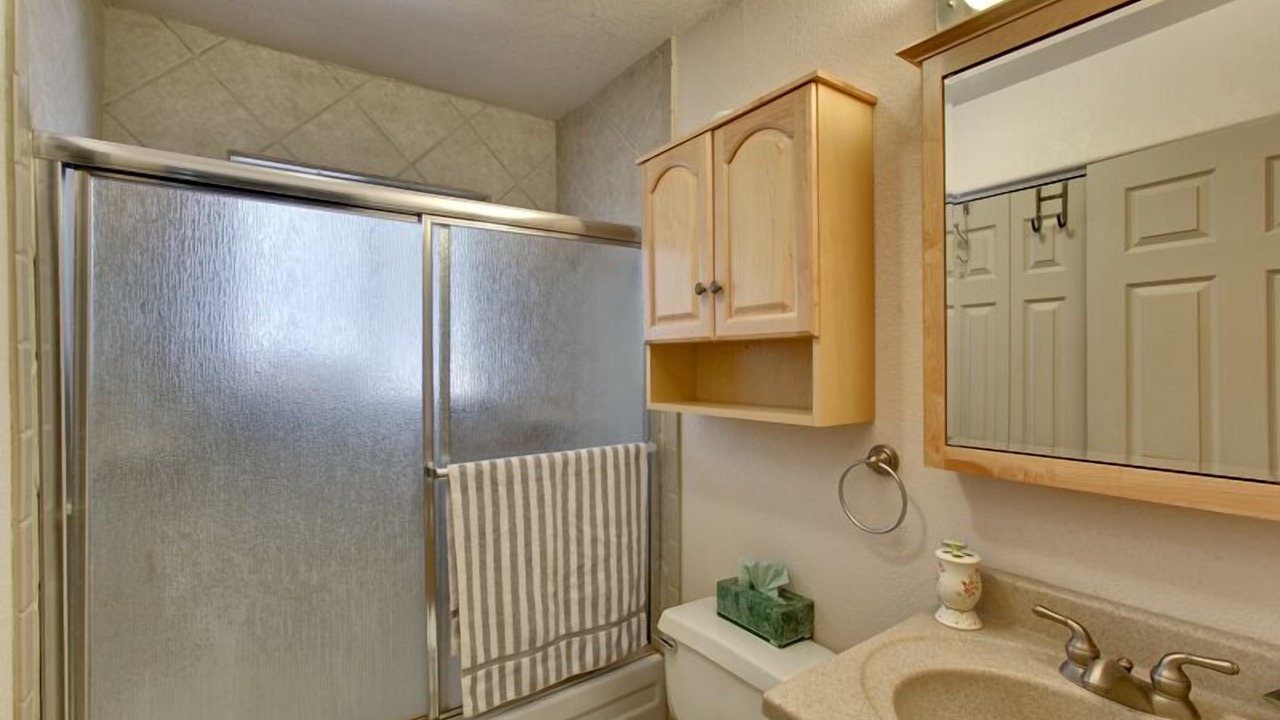 Photo of Bathroom in Country Club Estates