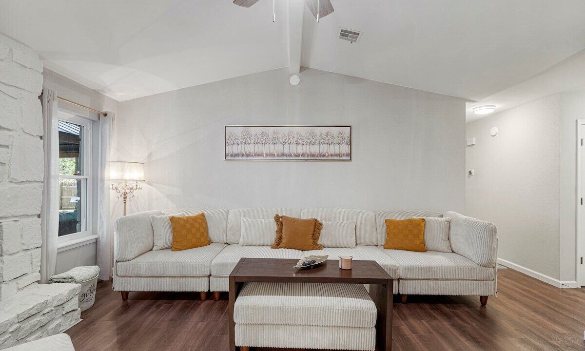 Photo of Livingroom in Broken Arrow