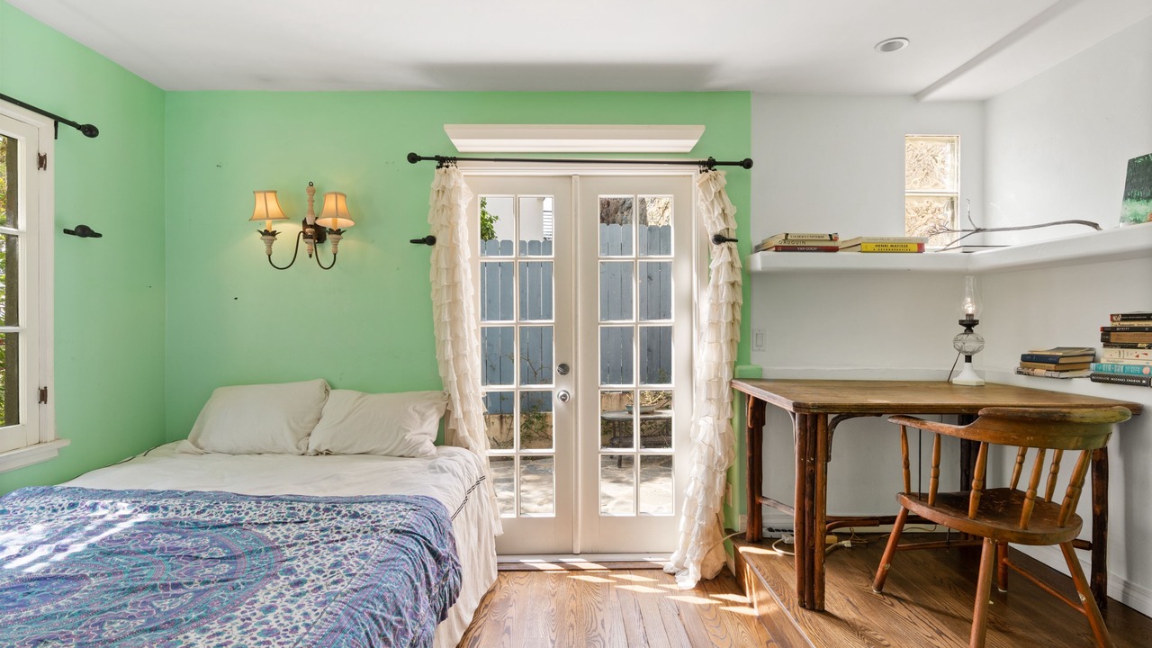 Photo of Bedroom in Hollywoodland