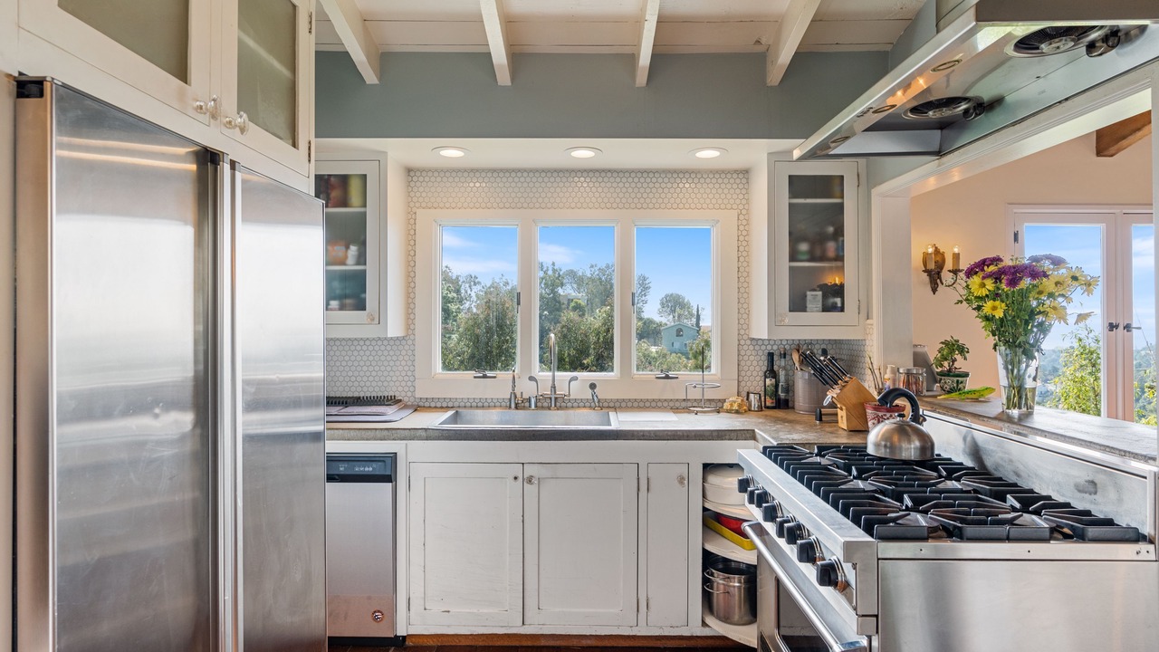 Photo of Kitchen in Hollywoodland