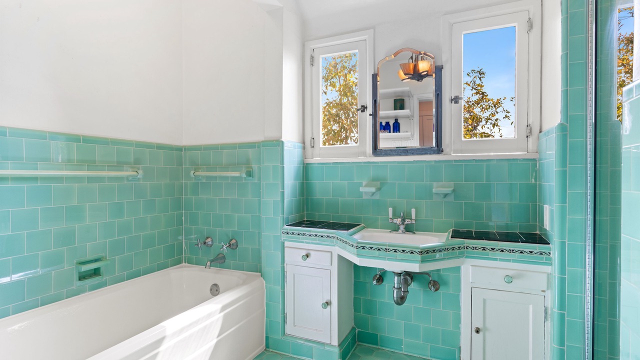 Photo of Bathroom in Hollywoodland