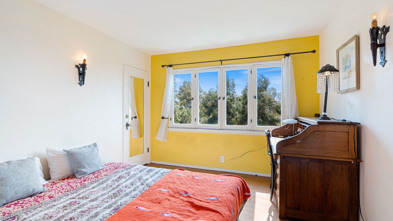 Photo of Bedroom in Hollywoodland