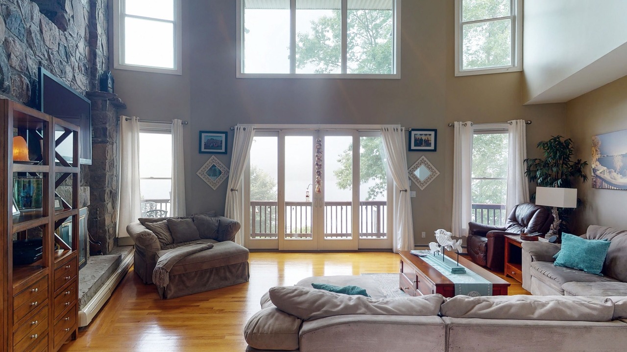 Photo of Livingroom in Kenyon