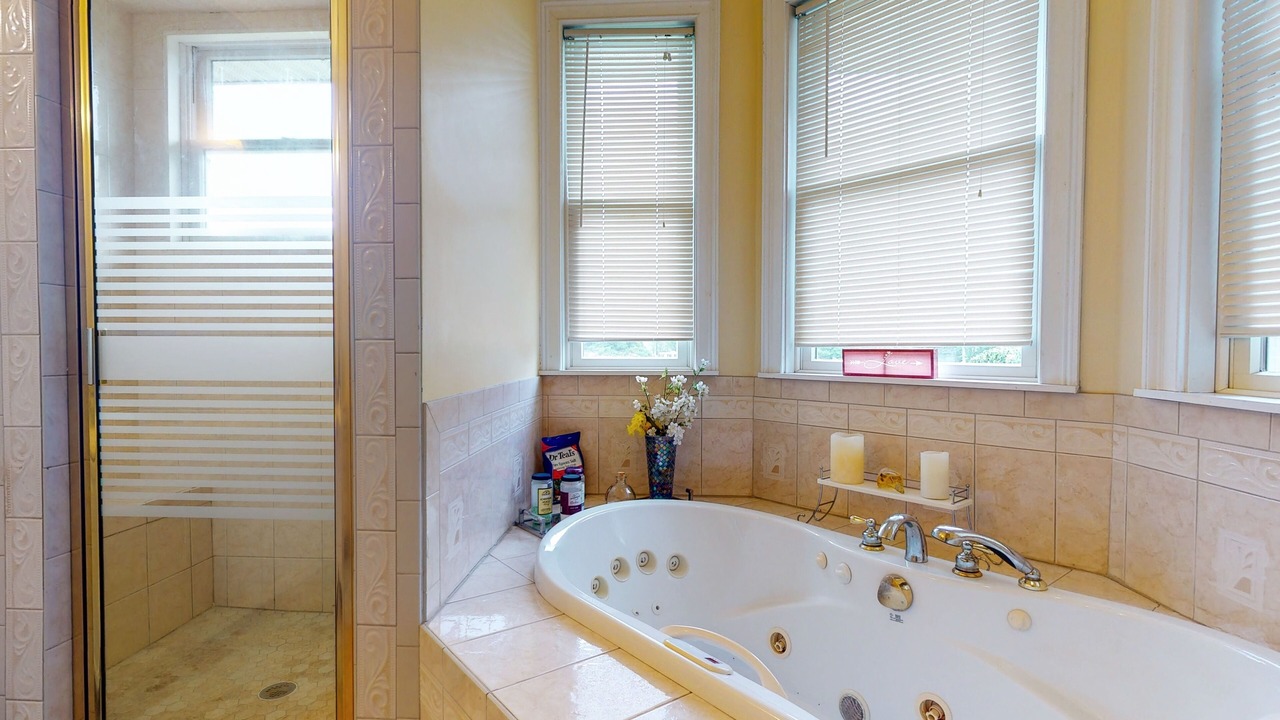 Photo of Bathroom in Kenyon