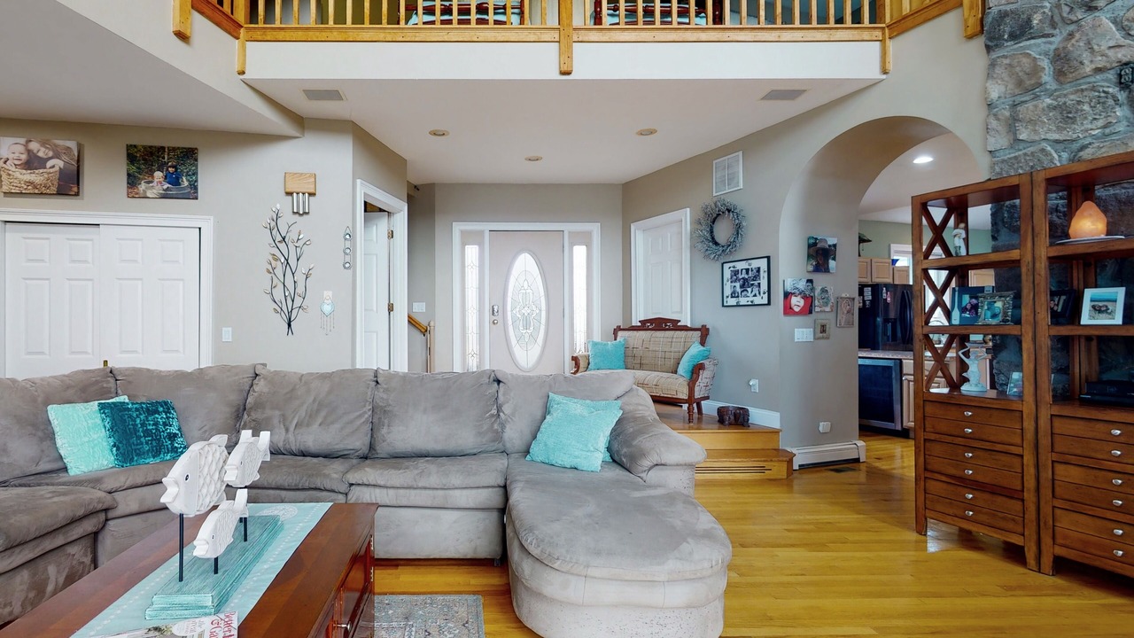 Photo of Livingroom in Kenyon