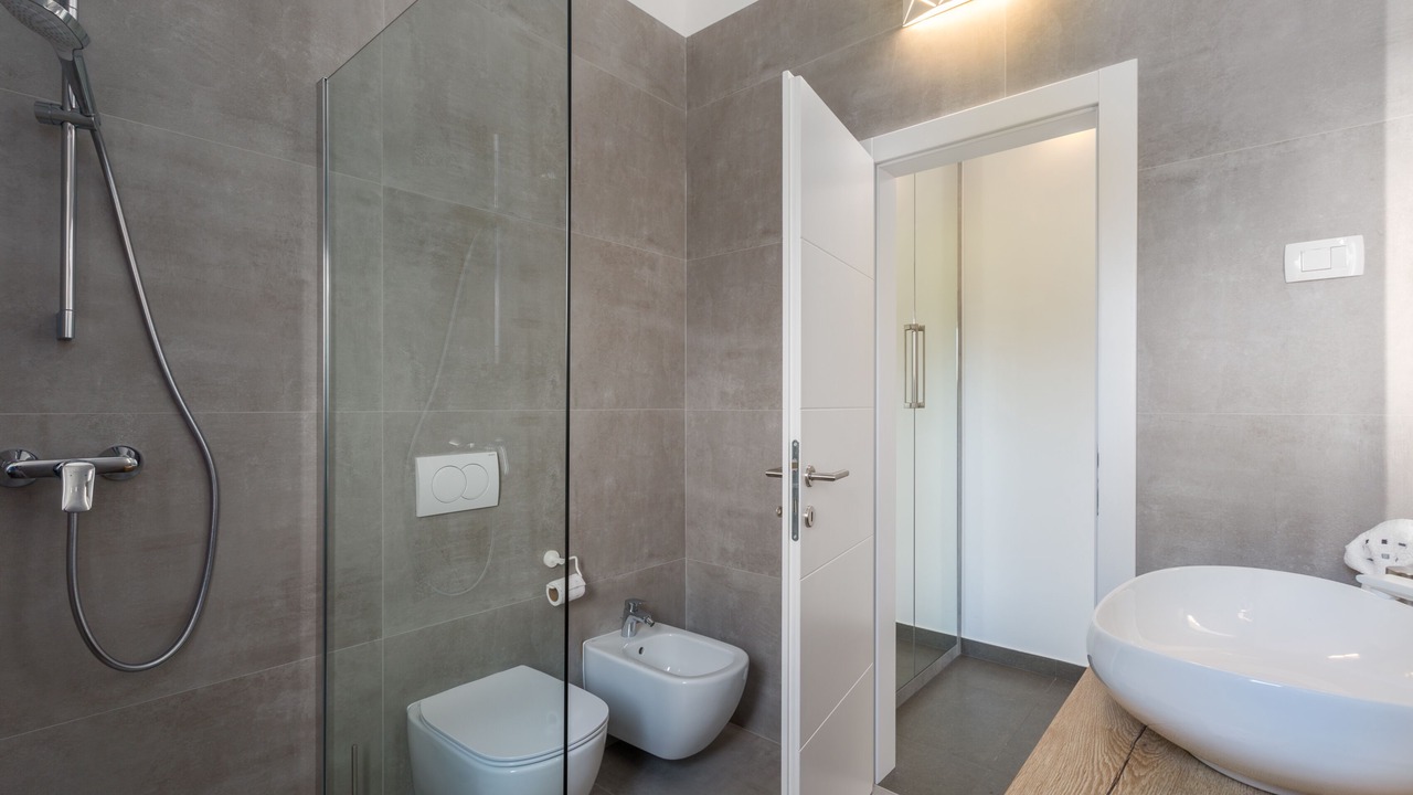 Photo of Bathroom in Tar