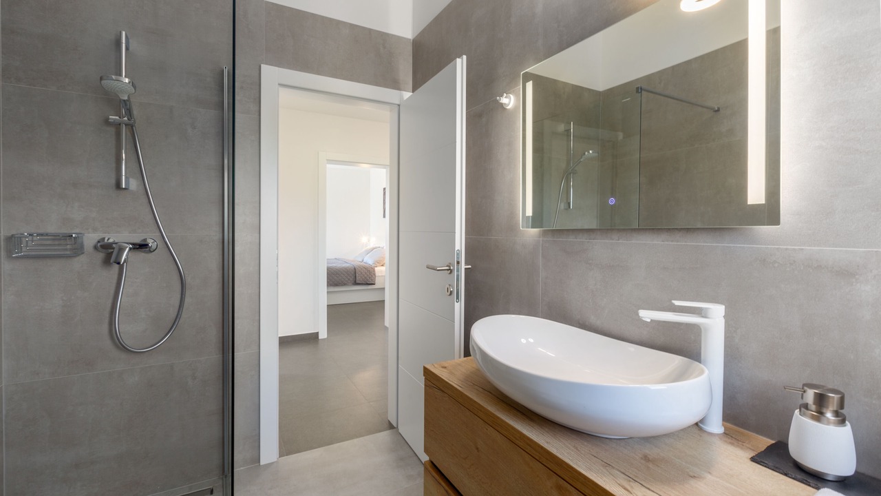 Photo of Bathroom in Tar