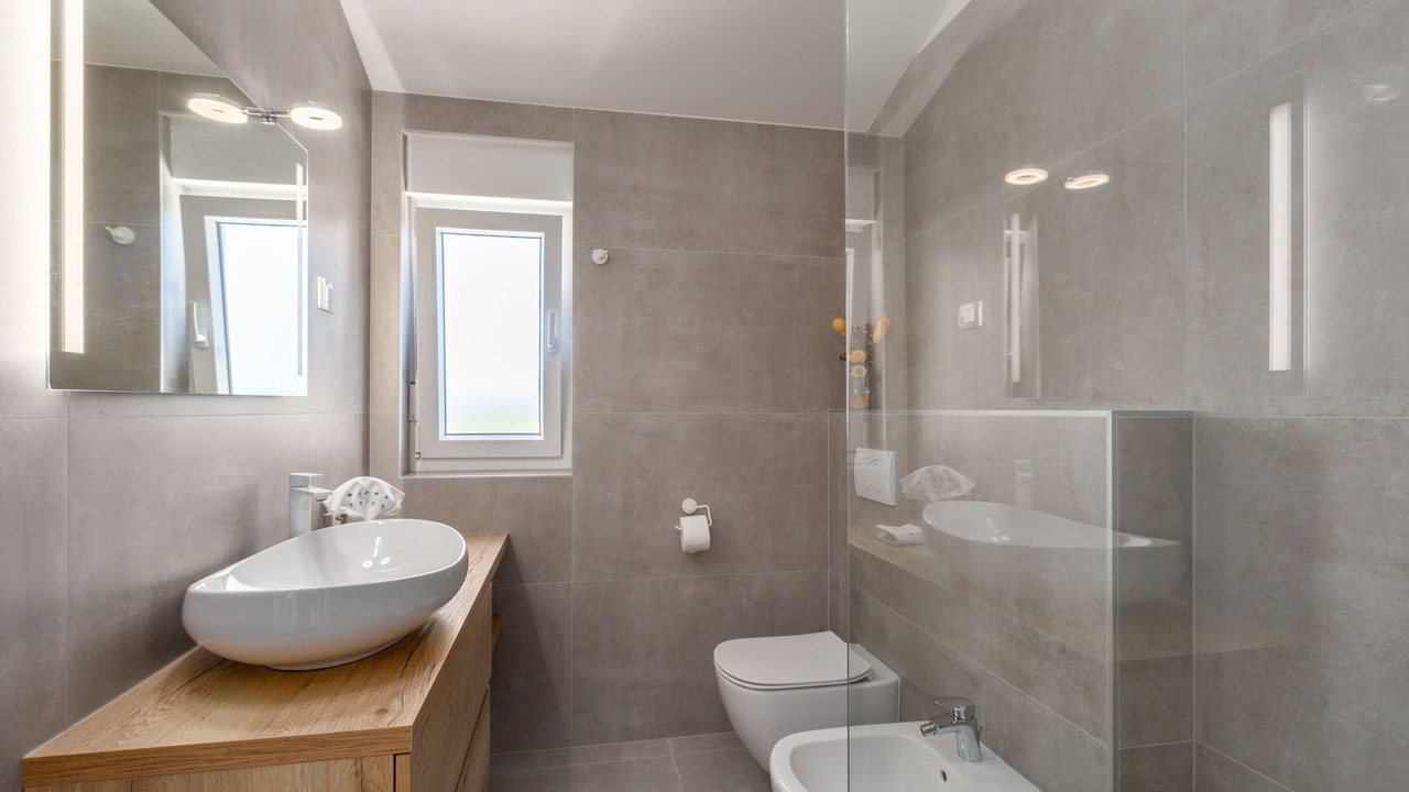 Photo of Bathroom in Tar