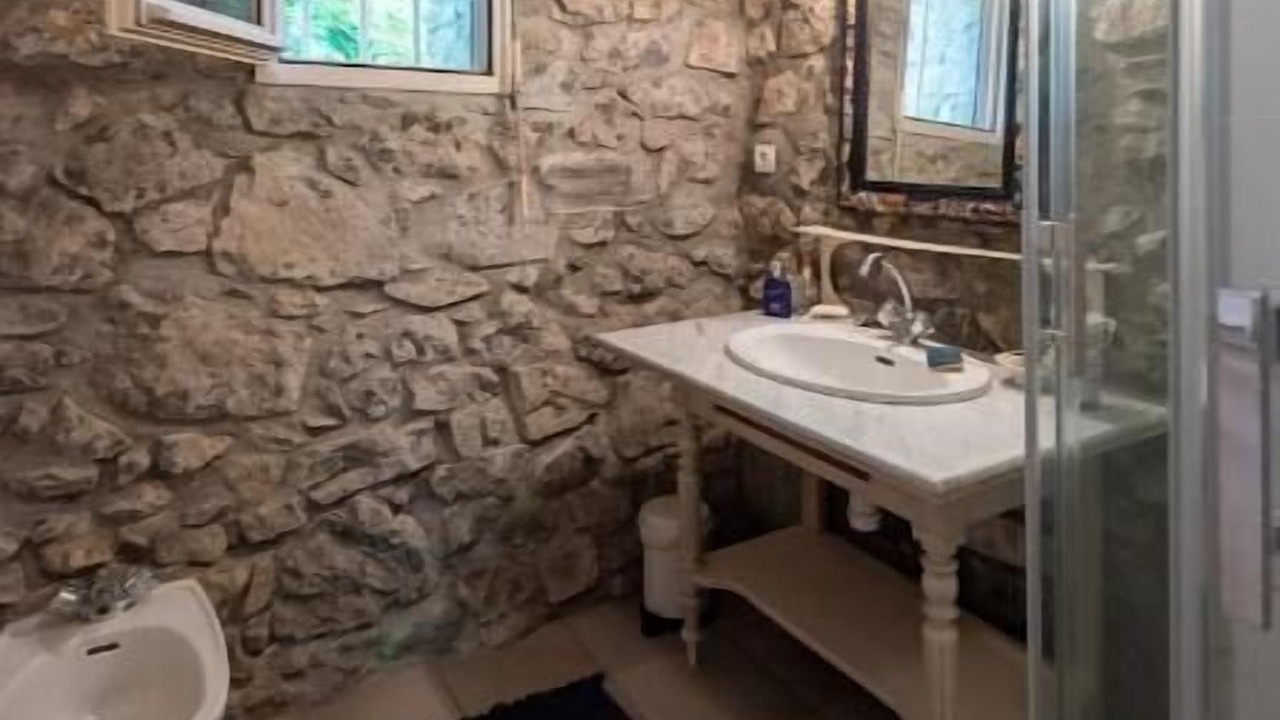 Photo of Bathroom in Montgauch