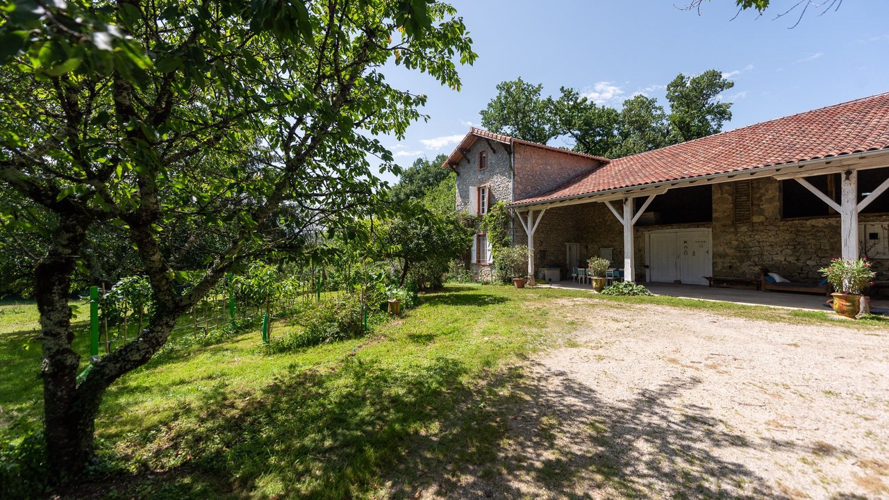 Photo of Outdoor in Montgauch