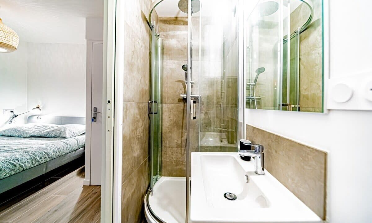 Photo of Bathroom in Griffon - Royale