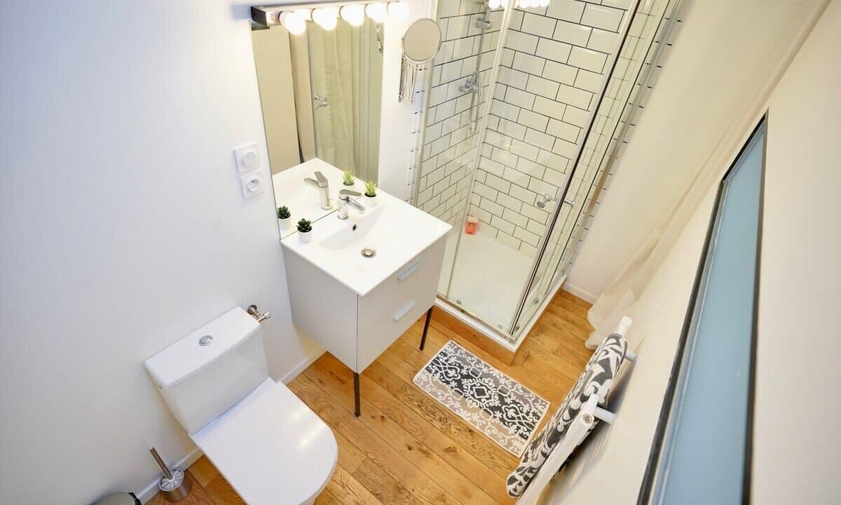 Photo of Bathroom in 9th Arrondissement