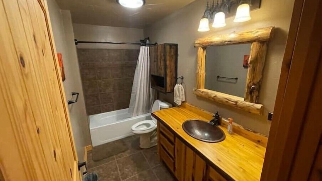 Photo of Bathroom in Thermopolis