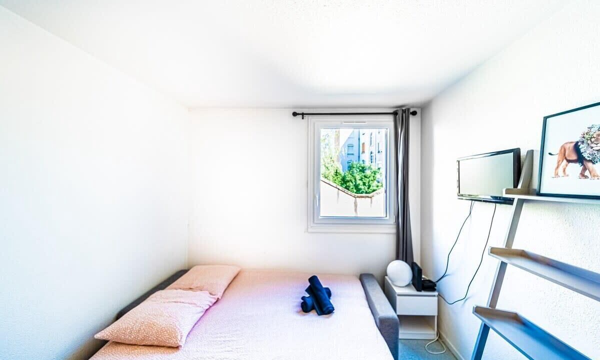 Photo of Bedroom in 9th Arrondissement