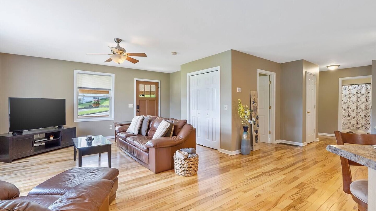 Photo of Livingroom in Oswego