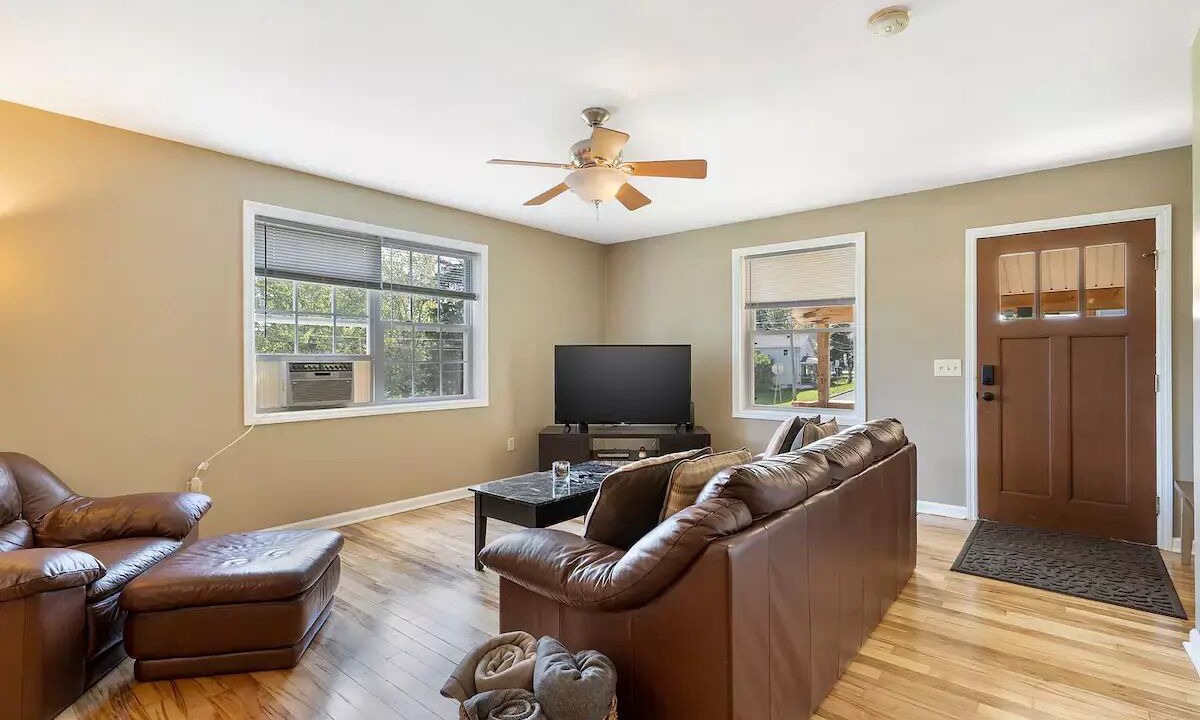 Photo of Livingroom in Oswego