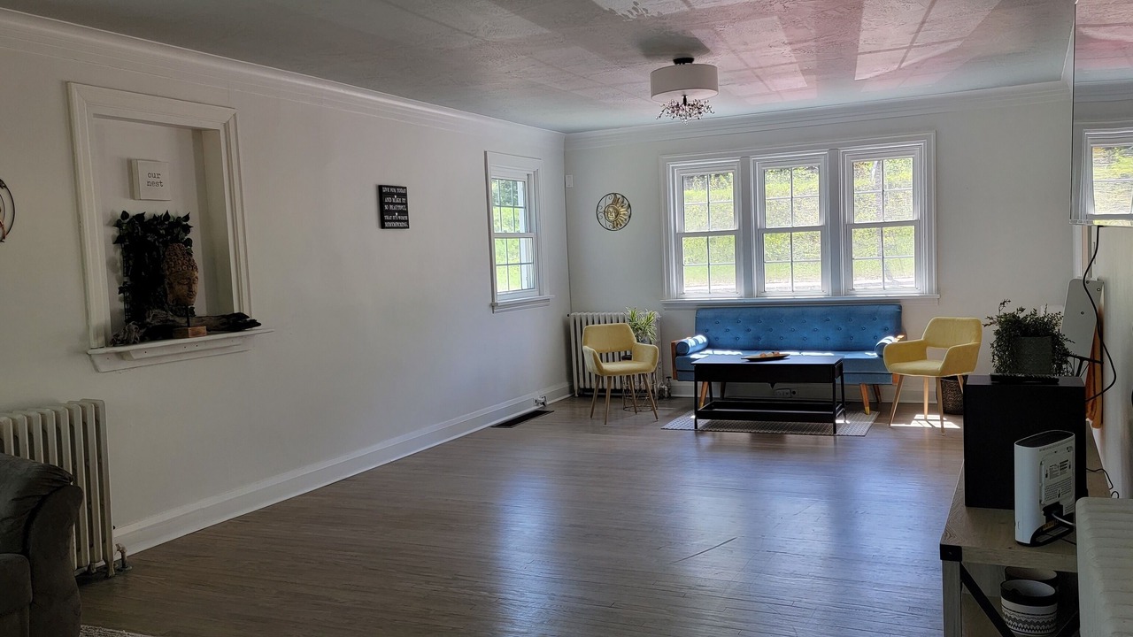 Photo of Livingroom in Bancroft