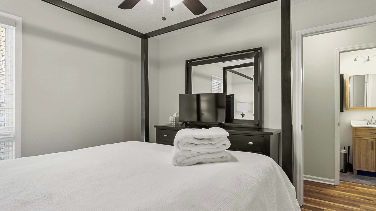 Photo of Bedroom in Northport