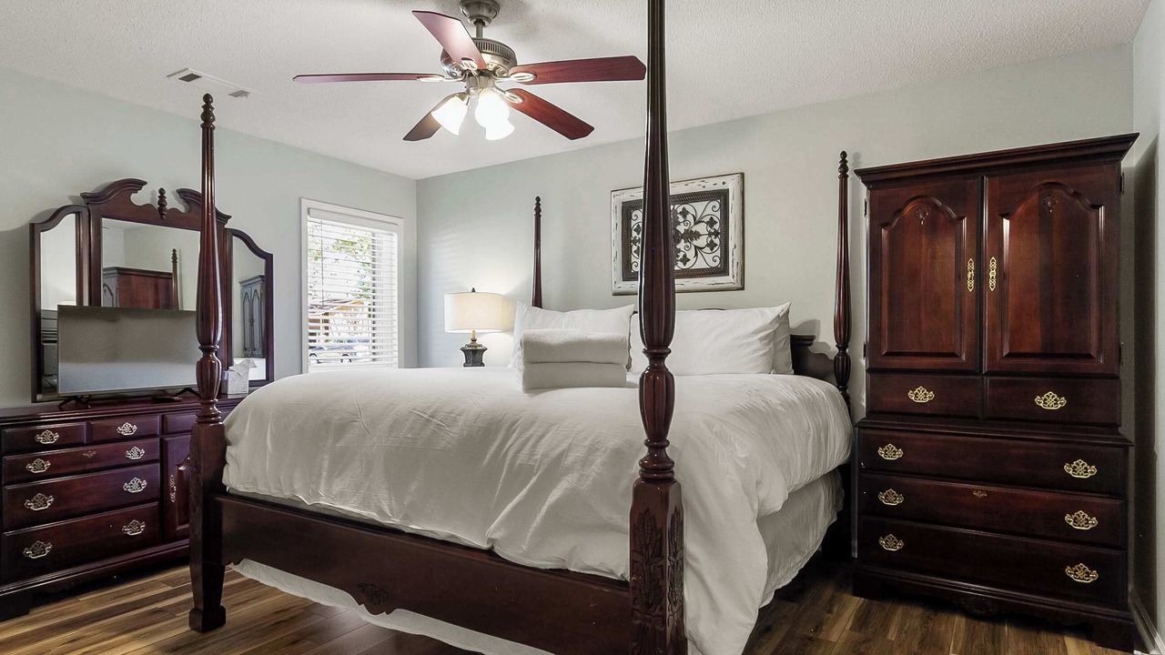 Photo of Bedroom in Northport