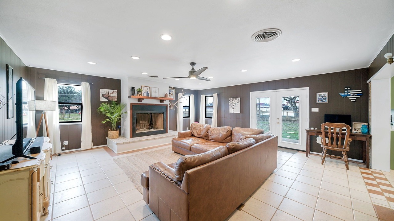 Photo of Livingroom in Jourdanton