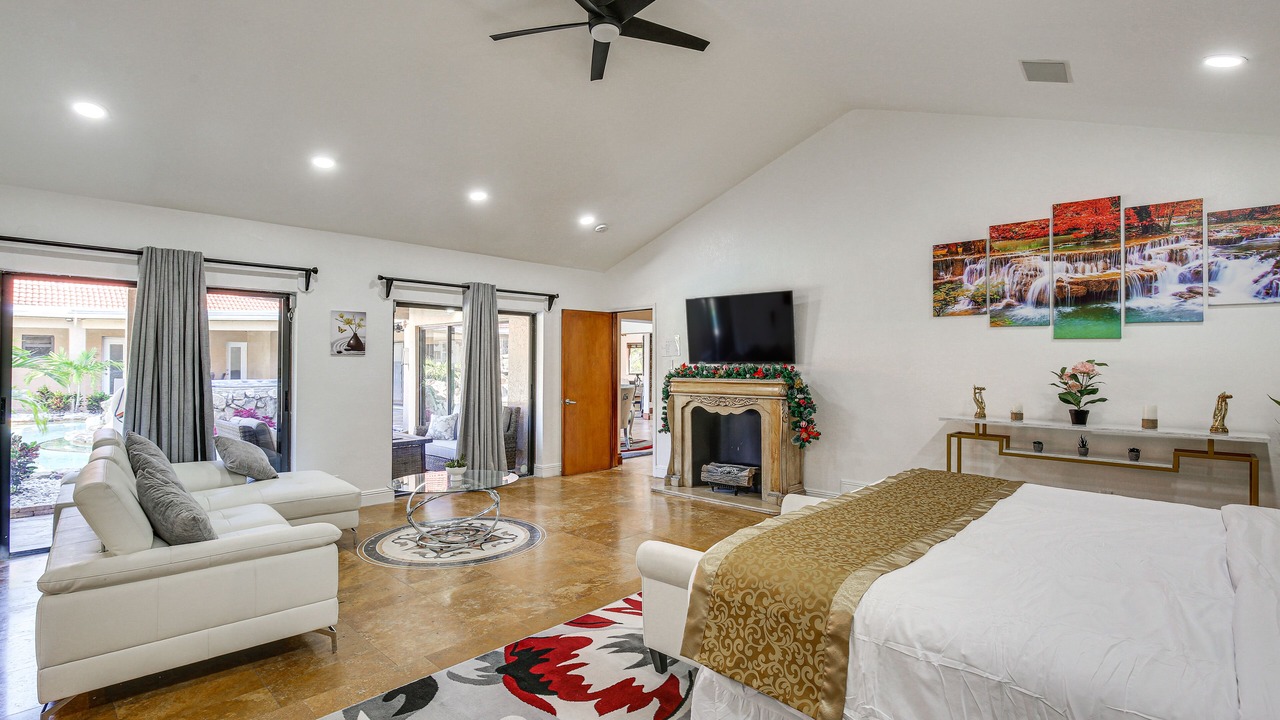 Photo of Bedroom in Coral Springs